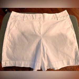LOFT White Cotton Shorts size M-6. Like new
